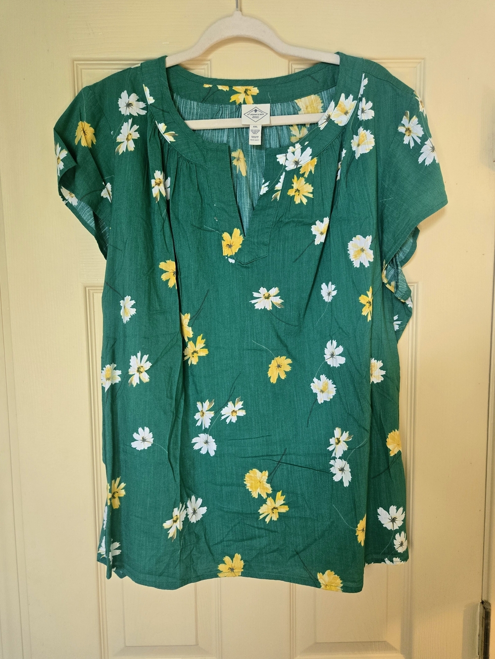 Women’s Green Floral Split-Neck Top